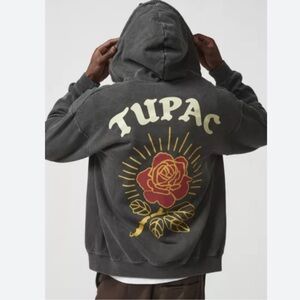 Urban Outfitters UNISEX Tupac Graphic Zip
Hoodie Gray/Black & Red Large LIKE NEW